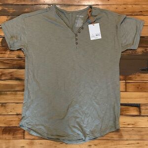 Woman’s Green T-Shirt-Small from Knox Rose (New)
